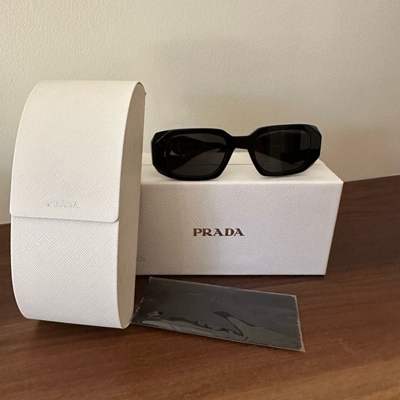 Prada Symbole sunglasses - Picture 2 of 11